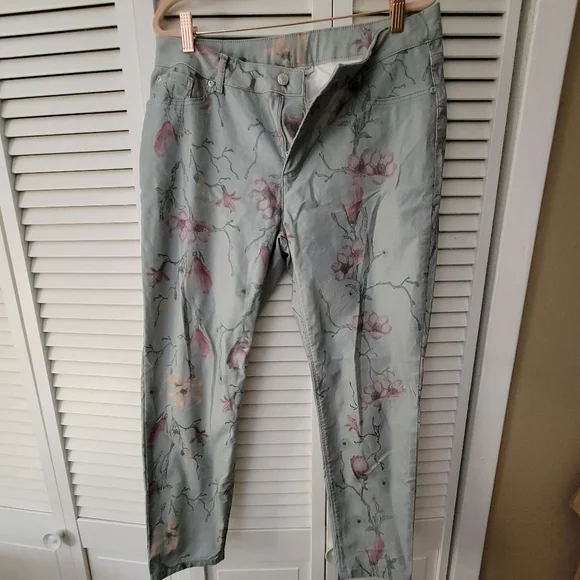 Lascana Women's Floral Jeggings - Black, Pink, White, Gray - Picture 2 of 6